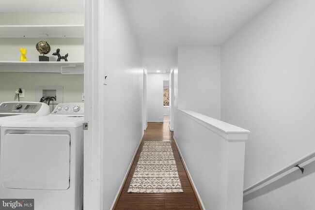 Building Photo - 106 Bernard Ct