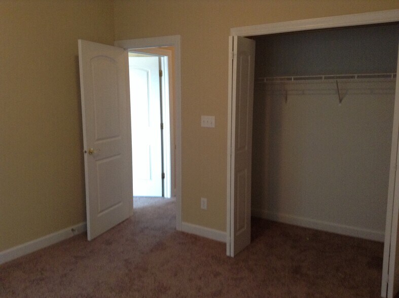 Building Photo - 9828 Rhodes Ln
