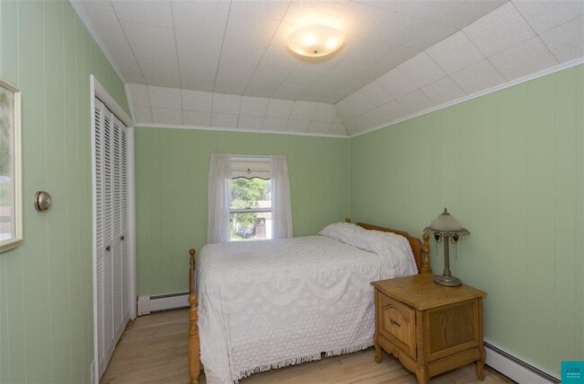 Building Photo - AVAILABLE JUNE - Charming 3 Bed, 1 Bath Home in East hillside!