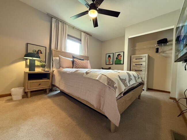 Building Photo - 9736 Flagstone Way