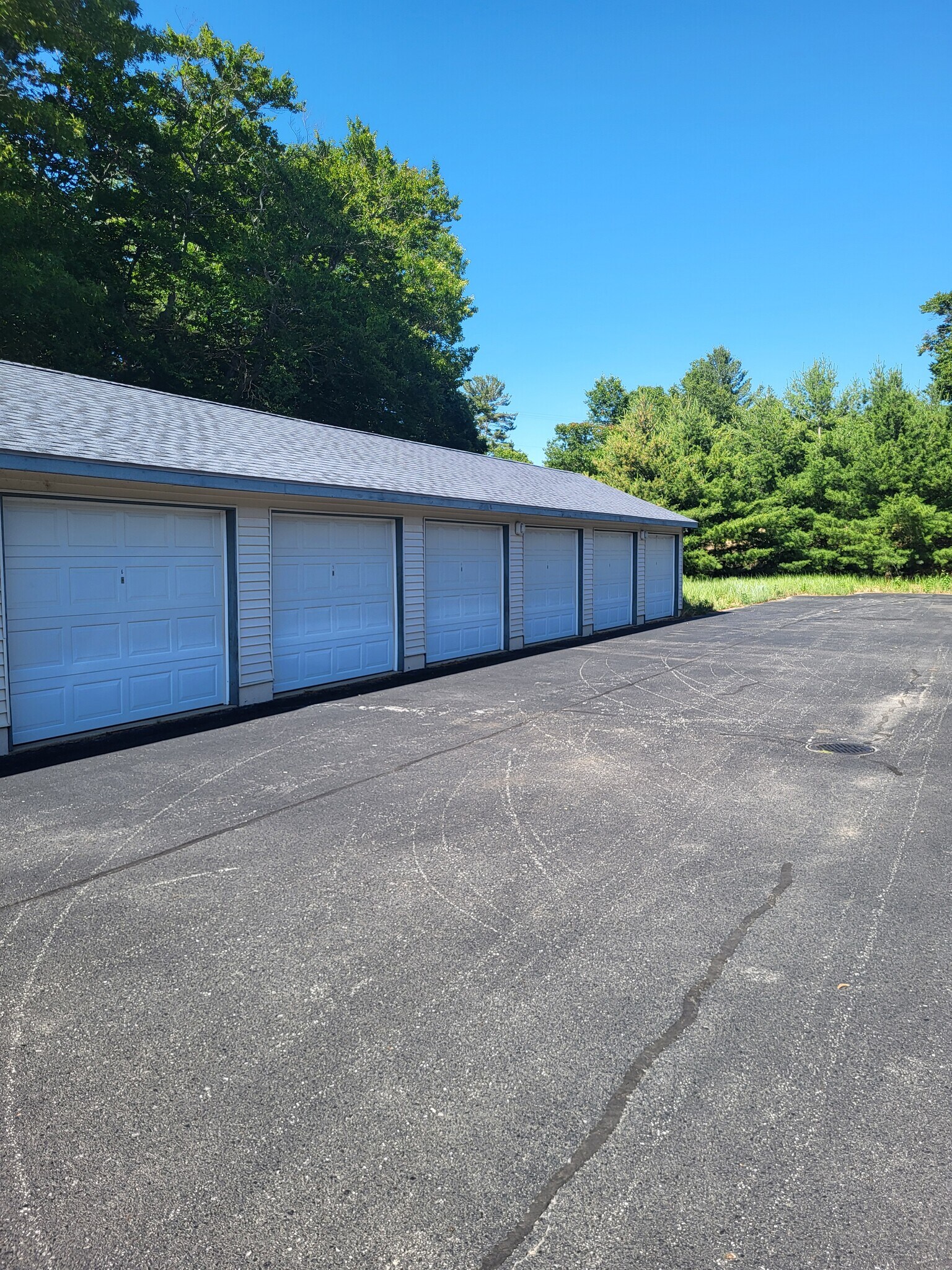 Building Photo - 18400 N Ridge Ct