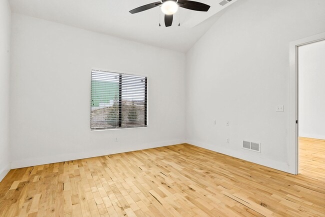 Building Photo - Two Bedroom Twin Villa with Attached 1-Car...