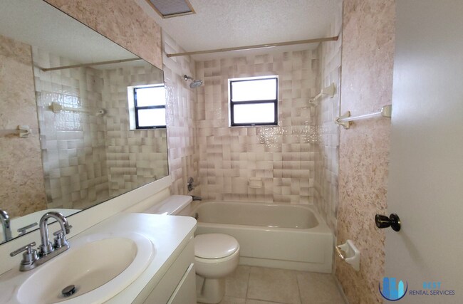 Building Photo - GORGEOUS 2 BEDS | 2 BATHS Home with a Sun Room and Garage in Port Richey Available for Rent! *Mov...