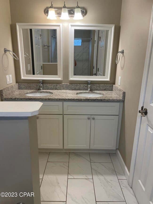 Building Photo - 102 Michelle Ct