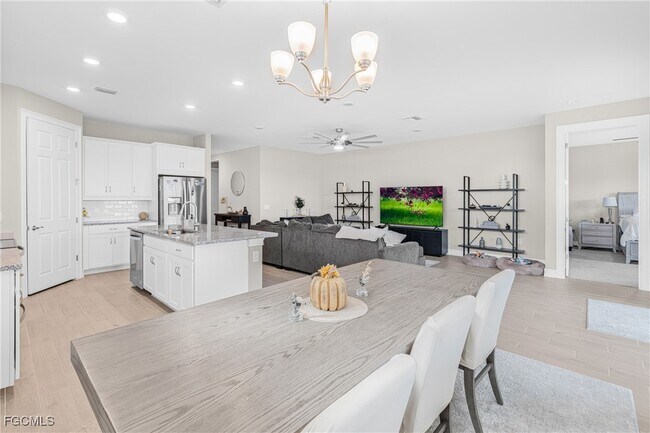 Building Photo - 607 Parkshore Lk Ave