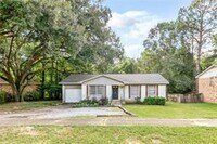 Building Photo - 2-322 Vanderbilt Dr