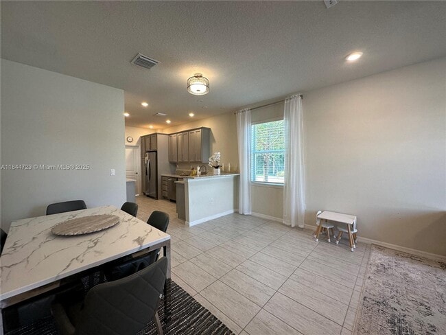 Building Photo - 4950 Eucalyptus Dr