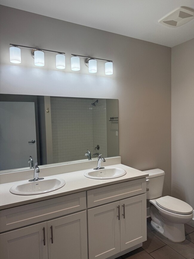 Building Photo - 3122 N Broadway