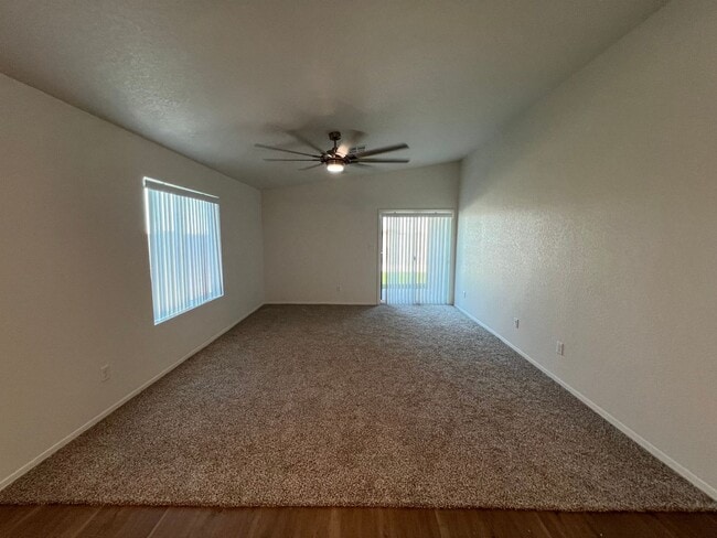 Building Photo - NEWER 4 BEDROOM HOME!