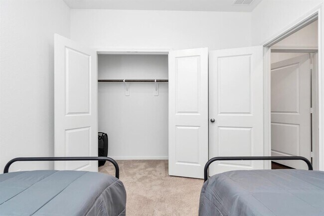 Building Photo - 14455 Cedar Ledge Ln
