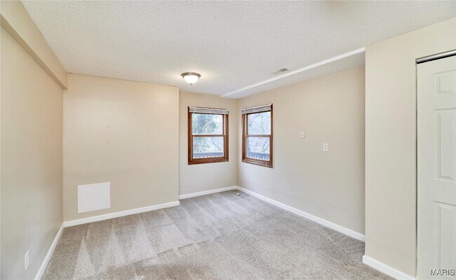Building Photo - 157 S Kings Rd