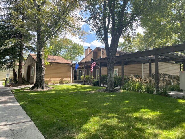 Building Photo - Darling 2 bedroom 2 bath condo in south Reno