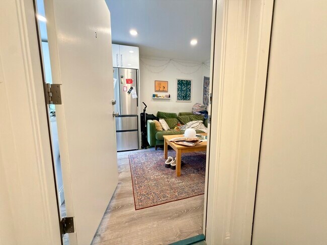 Building Photo - 46 Melrose St