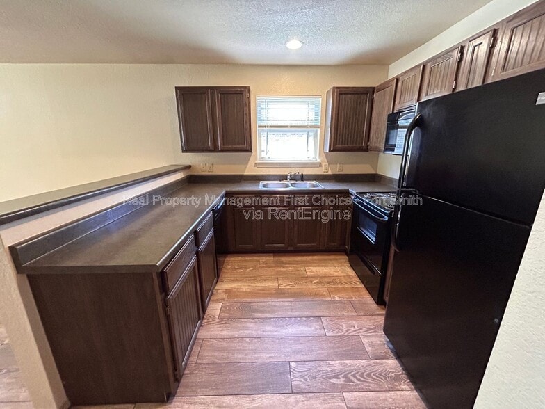 Building Photo - 318 S 12th St