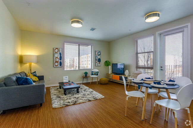 2BR, 2BA - 1,095 - Sol at West Village