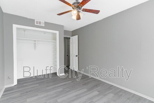 Building Photo - 2291 Madison Ave