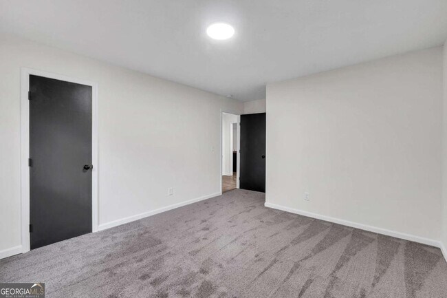 Building Photo - 6881 Hickory Hollow Dr