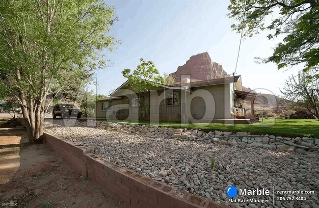 Primary Photo - 4 br, 2 bath House - 442 E 100 S Unit 1