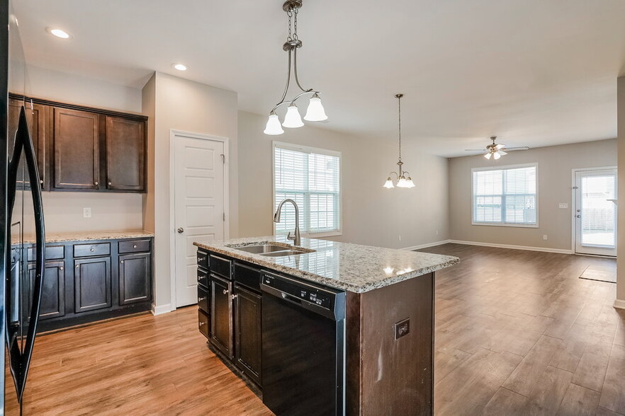 Building Photo - 53 Manito Pl