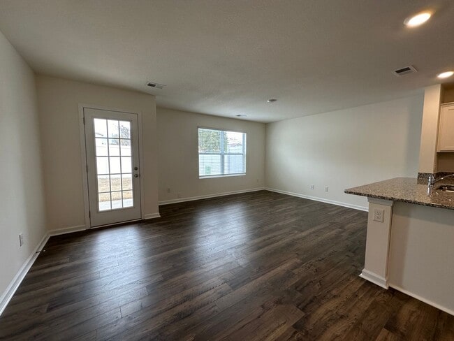 Building Photo - 3 Bedroom / 2.5 Bath Townhome Kingsport, TN