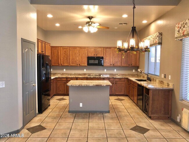 Building Photo - 345 N Date Palm Dr