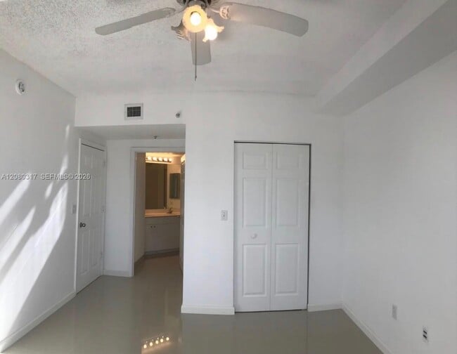 Building Photo - 17125 N Bay Rd
