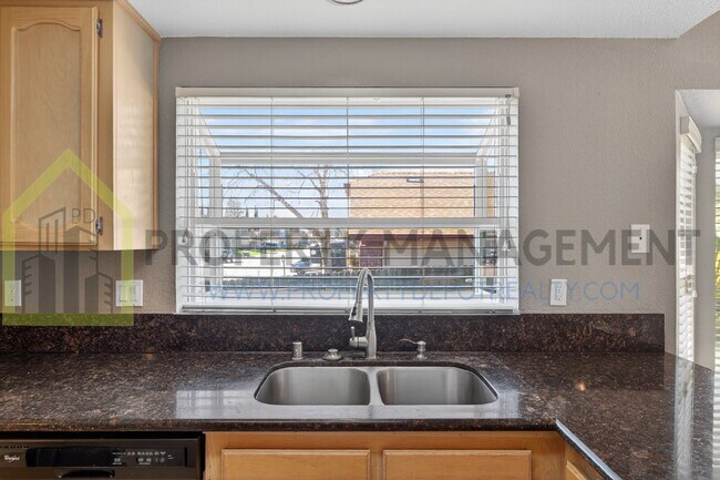 Building Photo - Spacious 3-Bedroom, 3-Bath Home Available