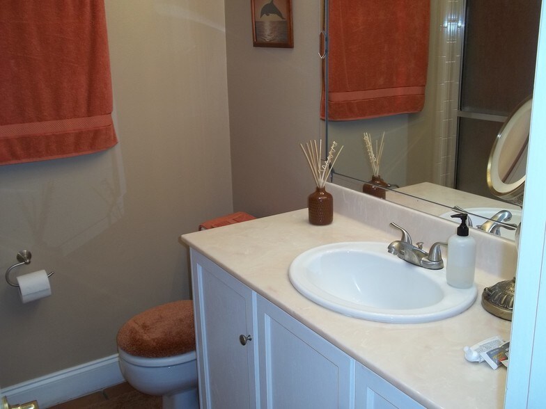 master bathroom - 1475 Curlew Ave