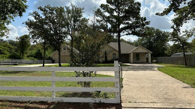 Building Photo - 25221 Armagh Rd