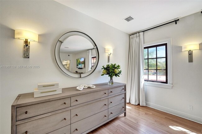 Building Photo - 2035 NE 31st Ave