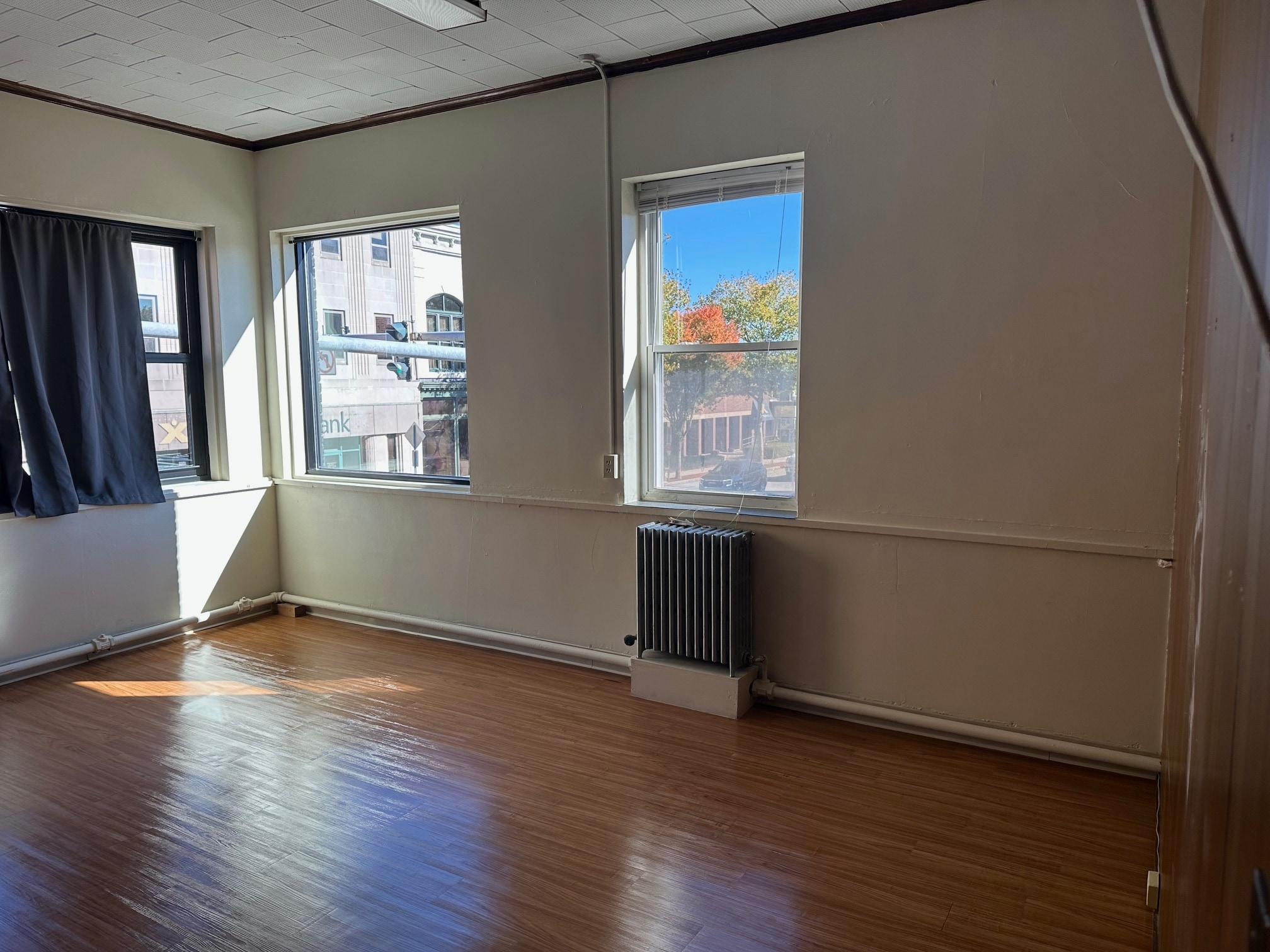 Building Photo - 406 Valley St
