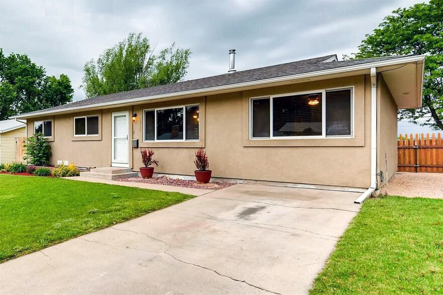 Building Photo - 2824 N Arcadia St