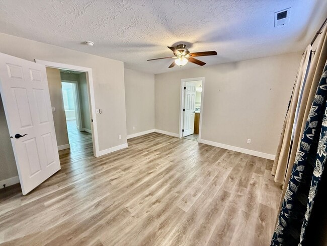 Building Photo - 389 E 500 S