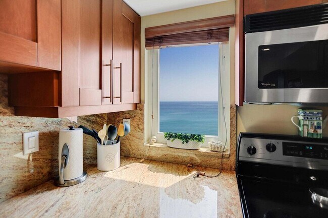 Building Photo - 3221 S Ocean Blvd