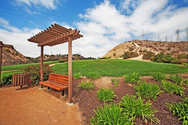 Building Photo - Mission Valley 3 Bedroom Townhome at Escal...