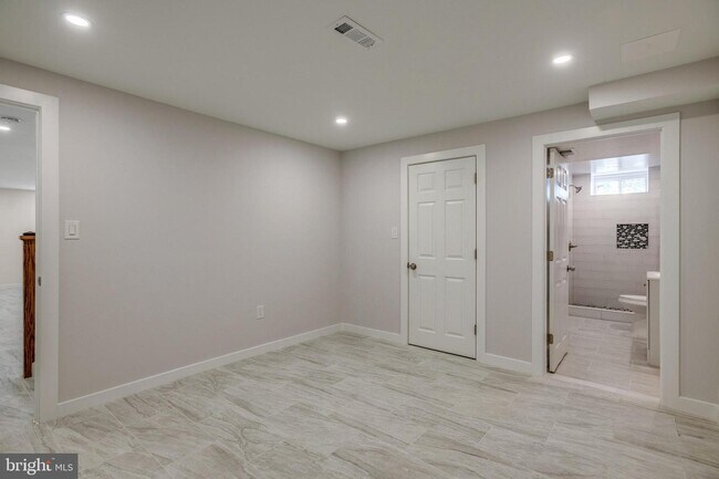 Building Photo - 9003 Fox Lair Dr