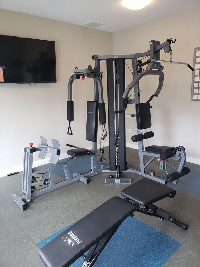 Building Photo - 2Bd/1Ba Clean Condo near Sunny Cove! ( Co-signors now accepted!)