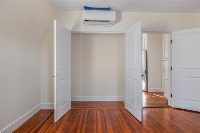 Building Photo - 67 Perry St