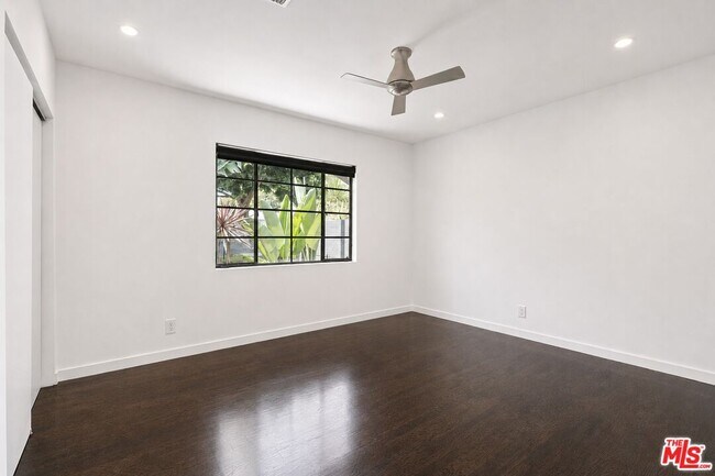 Building Photo - 502 Strand St