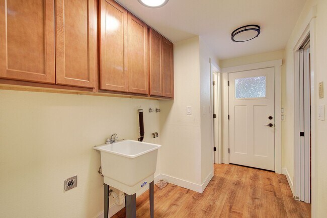Building Photo - 3bd/2ba Issaquah House