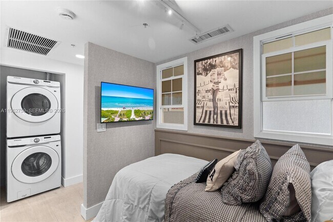 Building Photo - 3350 SW 27th Ave