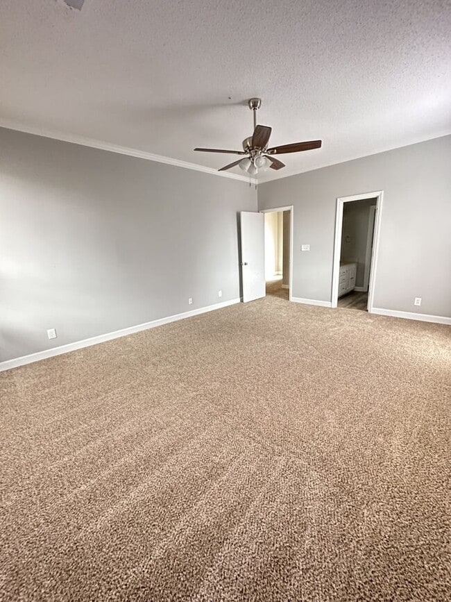 Building Photo - Coming Soon.....Large 2 Bedroom 2 Bath Condo in the Forest Oaks Community!!