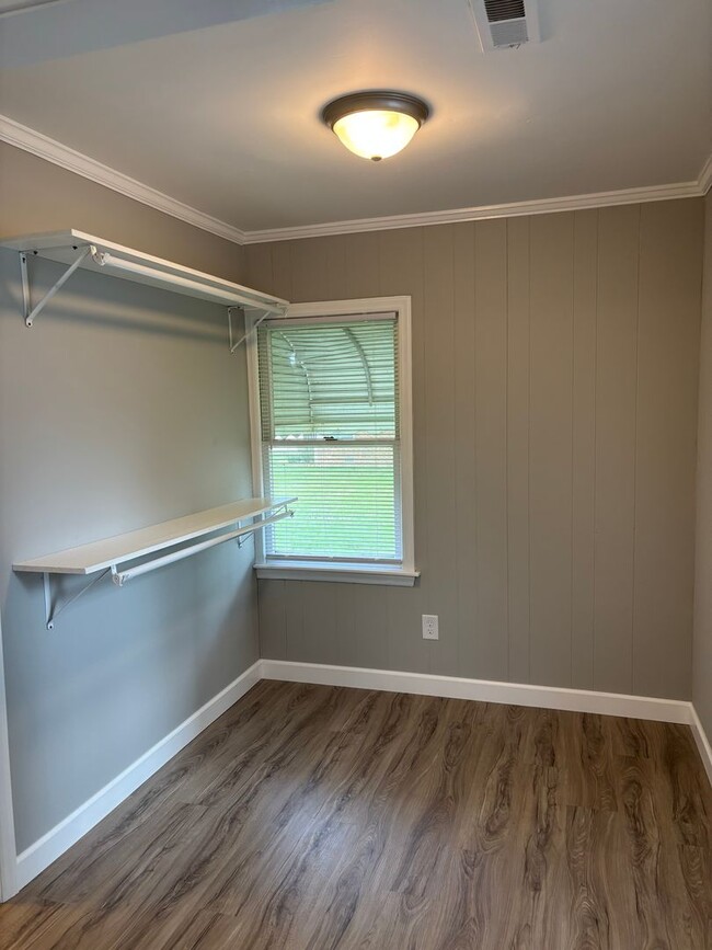 Building Photo - Cozy 2 Bedroom and 2 Baths