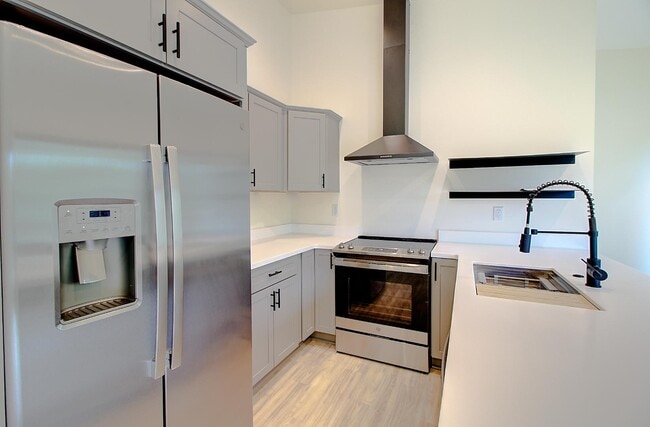 Building Photo - 1221 East Emma Drive