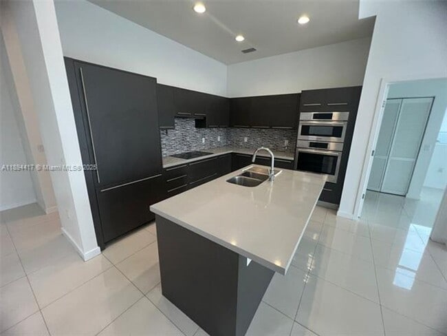 Building Photo - 7661 NW 107th Ave