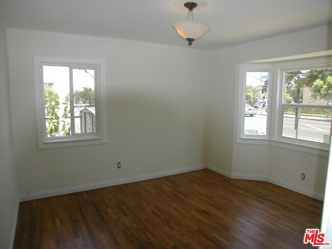 Building Photo - 2221 Ocean Park Blvd