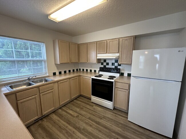 Building Photo - "Charming 2-Bed Retreat with Spacious 1000 sqft Layout in Nampa's Heart!"