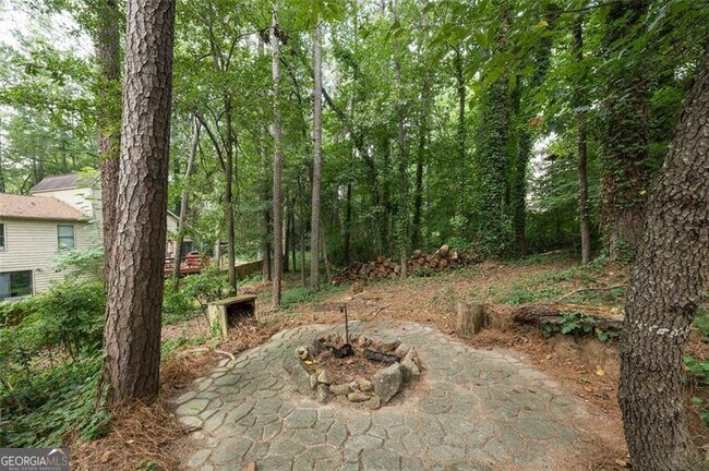Building Photo - 4535 Kings Crossing Dr NE