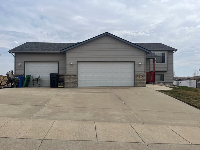 Building Photo - 4 Bedroom, 3 Bathroom Home for Rent