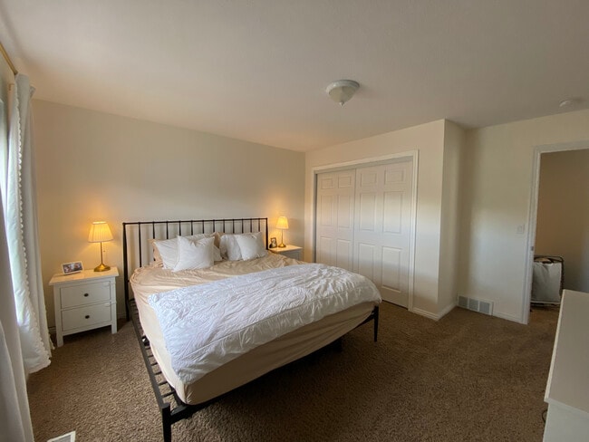 Building Photo - 486 Pheasant Ridge Dr